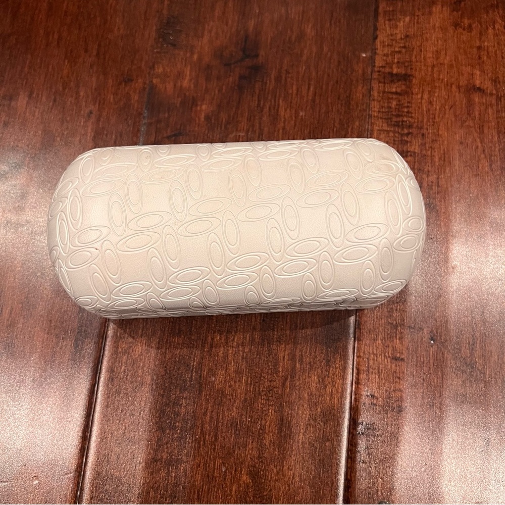 Oakley Embossed Oval Pattern White Sunglasses Case - image 2